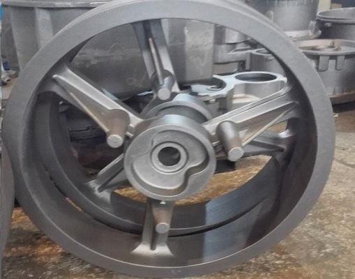 OEM de alta calidad fundición de arena de hierro de la maquinaria de la granja piezas centro de rueda con pintura de acabado