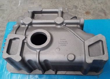 La carretilla elevadora parte la caja de la transmisión de los bastidores del hierro gris para dirigir la maquinaria