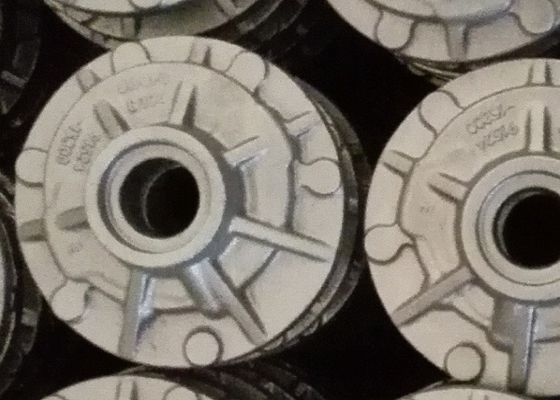 Piezas de hierro de fundición de arena OEM para el cubo trasero del montacargas, pintura de acabado con dimensiones precisas