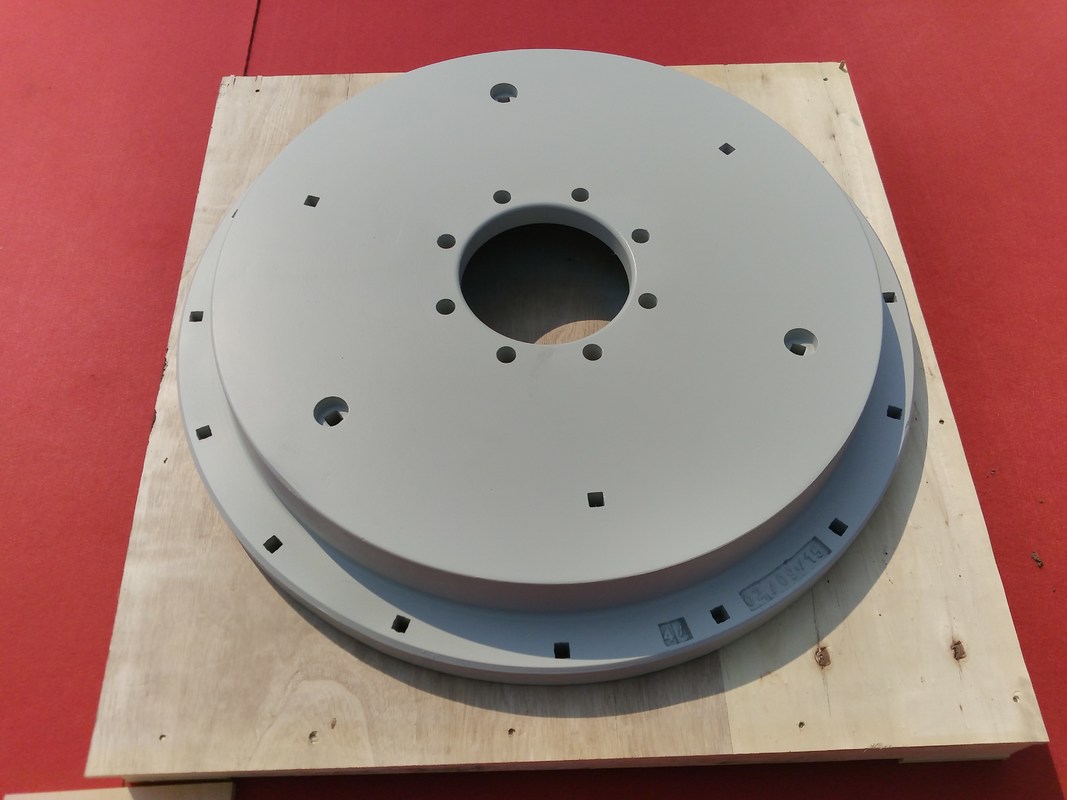 Peso contrario gris de la rueda del arrabio para las mini grúas del excavador de Liebherr