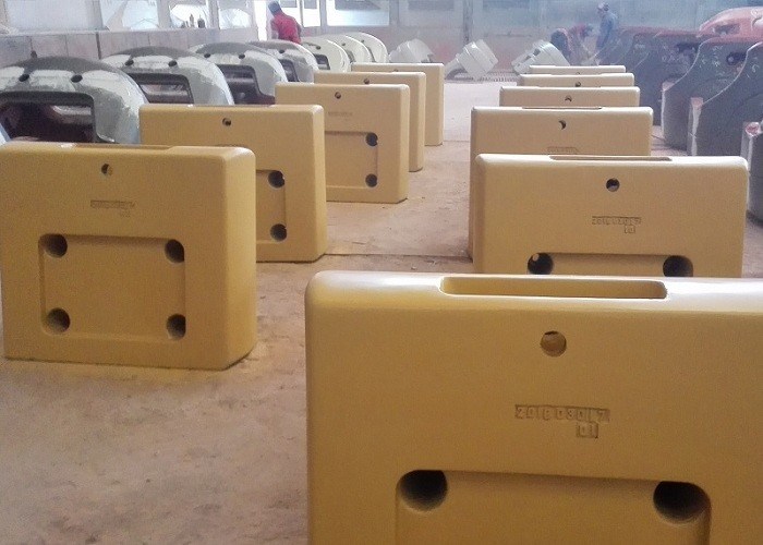 OEM Arenas de hierro fundido Pequeños pesos de contador Productos de fundición al vacío para maquinaria / vehículo de ingeniería